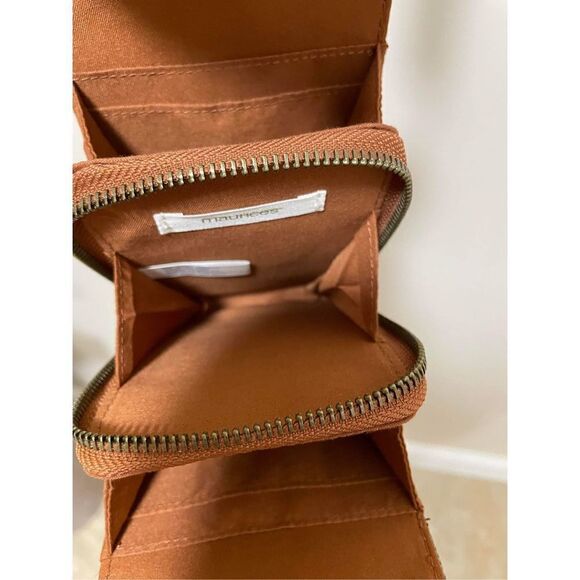 New Maurices Camo Crossbody Bag - Picture 5 of 6